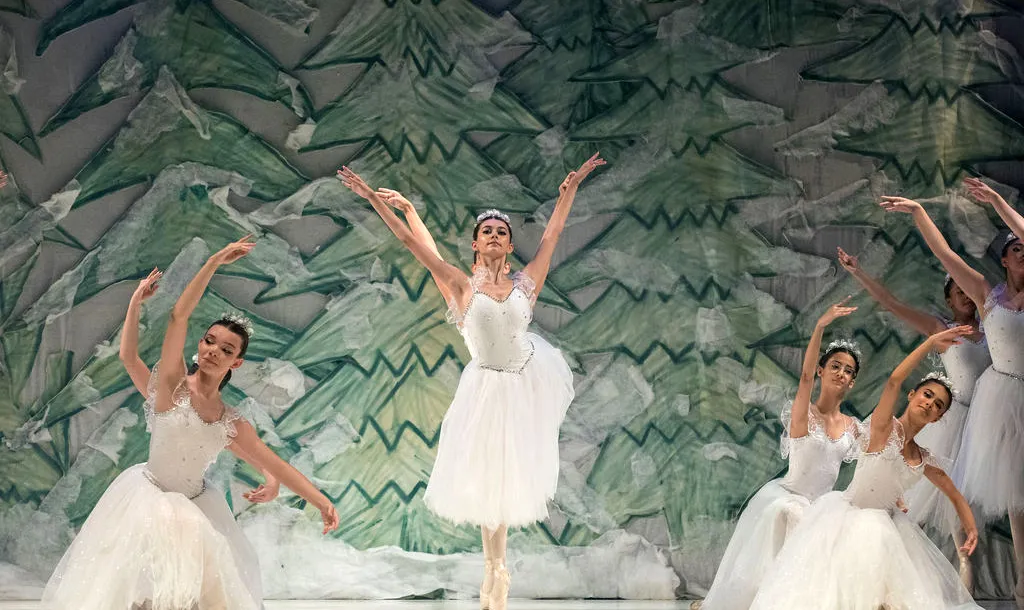 Palco do Lago Igapó recebe suíte de “O Quebra-Nozes”