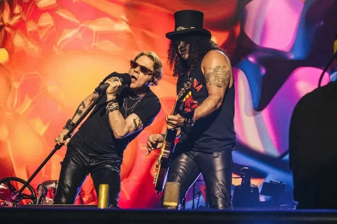 De volta ao Guns N’ Roses há uma década, Slash afirma que atritos com Axl eram inflados por terceiros