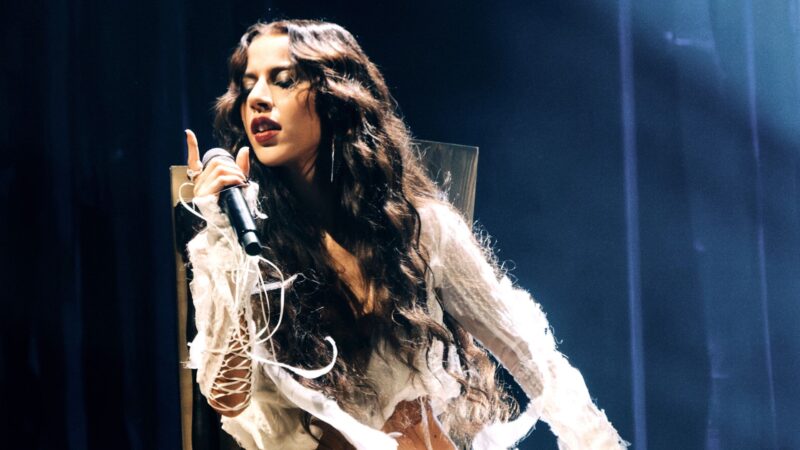 Marina Sena aposta em narrativa teatral e surpreende no Rock in Rio 2026