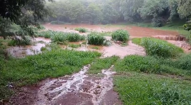 Chuva provoca alagamentos em vários bairros de Londrina; veja fotos