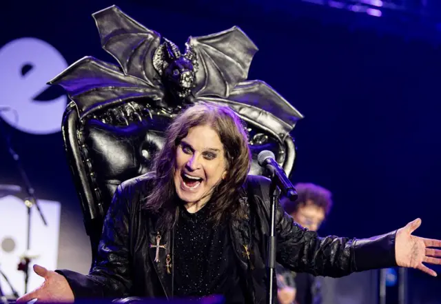 Ozzy Osbourne, lenda do heavy metal, morre aos 76 anos