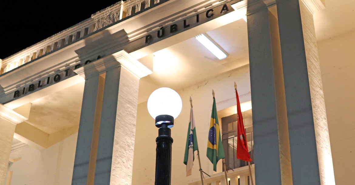 Biblioteca Pública Municipal recebe lançamento do livro Arriscos Poéticos