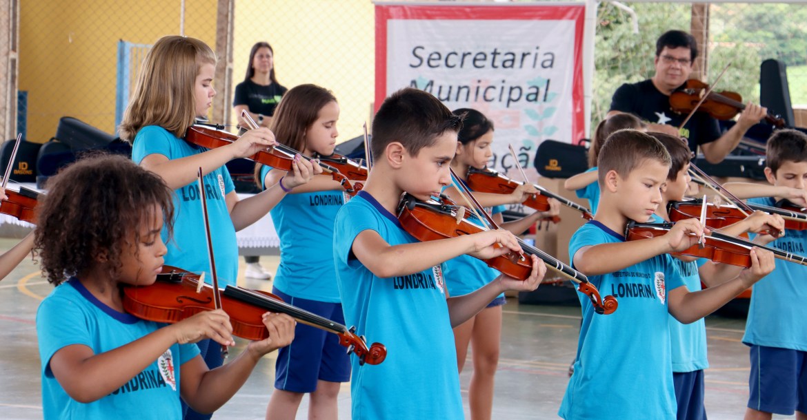 “Orquestrando o Futuro” segue com iniciação musical para alunos da rede municipal