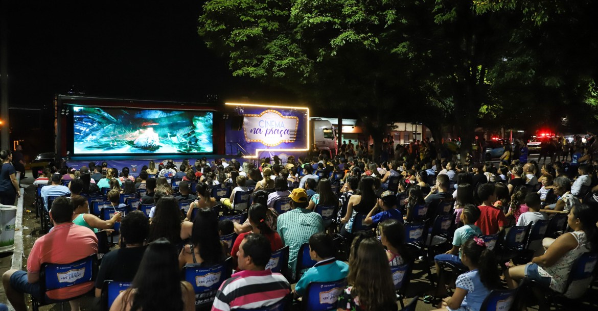 “Cinema na Praça” exibe obras clássicas em Londrina com sessões ao ar livre