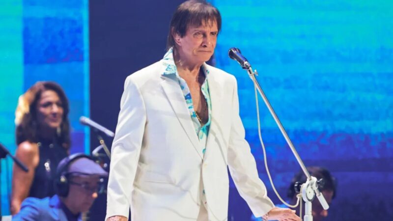 Roberto Carlos colide carro durante filmagem de especial