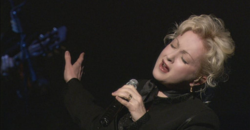 Show intimista de Cyndi Lauper ganha nova vitrine digital