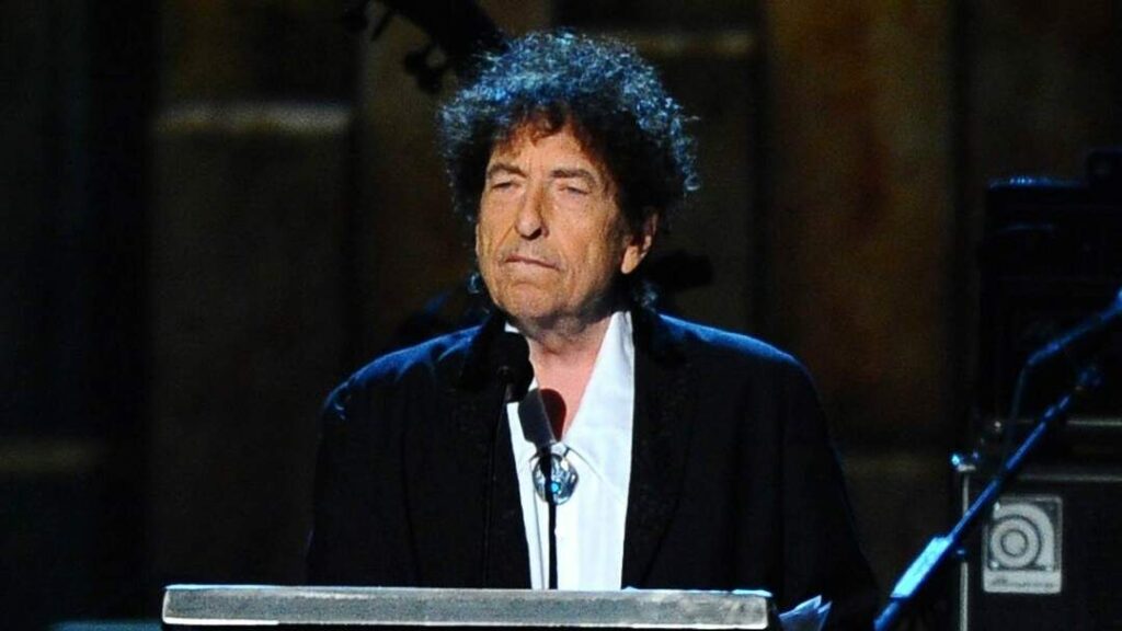 Bob Dylan inicia nova fase da turnê e com elogios