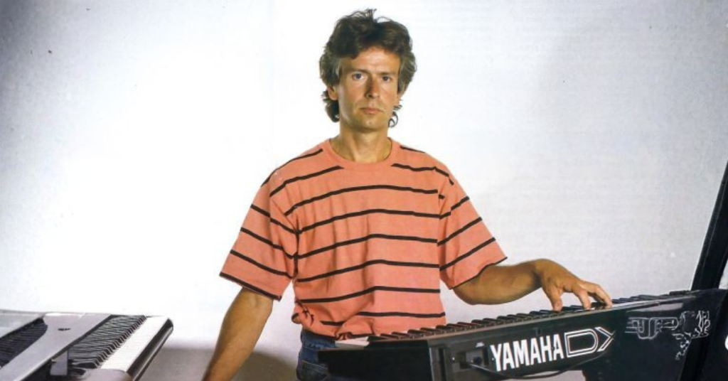 Tony Banks completa 75 anos: o arquiteto sonoro do Genesis