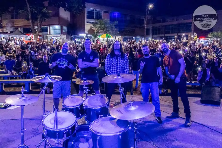 Show da banda Machina Maltz movimenta feira do Sextou na Concha em Londrina