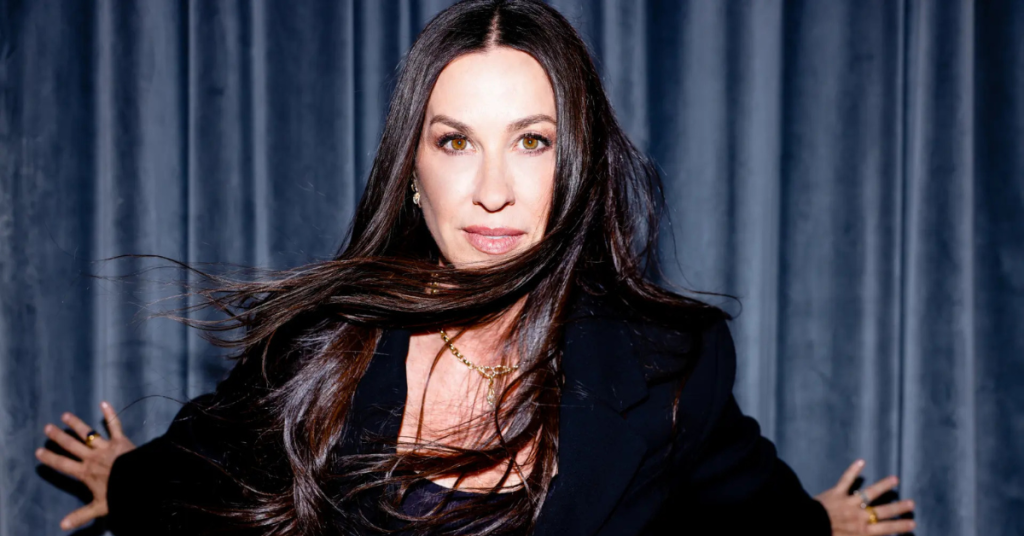 Alanis Morissette completa 52 anos
