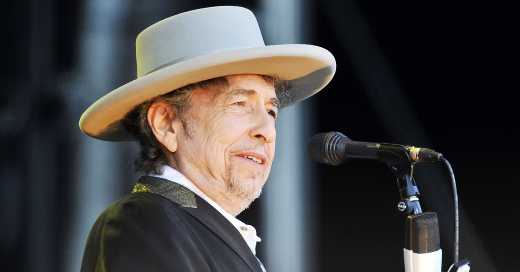 Bob Dylan chega aos 85 anos com legado em movimento