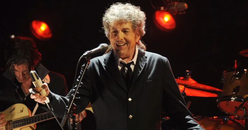 Aos 85 anos, Bob Dylan anuncia turnê pelo Reino Unido