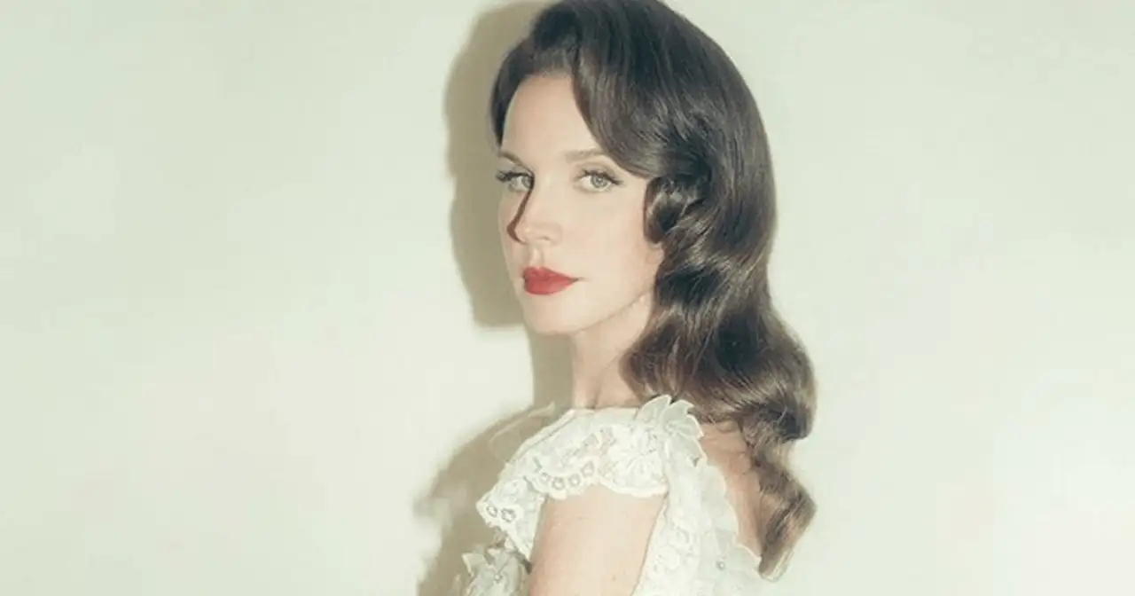 Lana Del Rey anuncia dois novos álbuns e encerra longa espera dos fãs