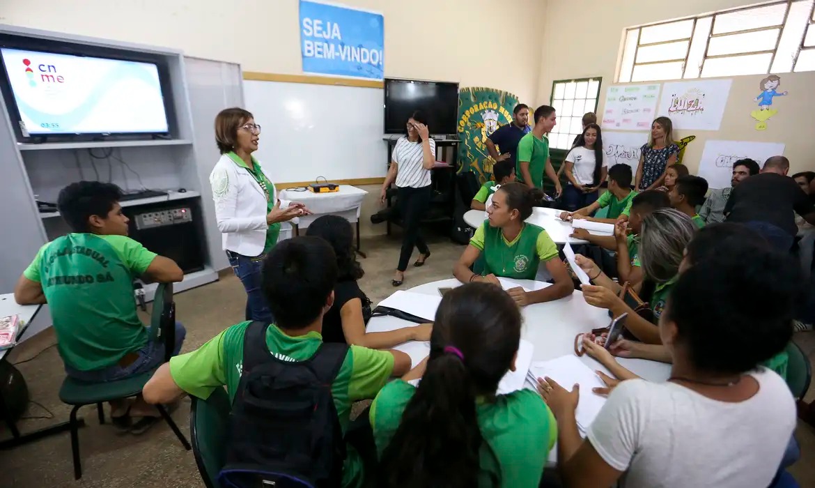 Pé-de-Meia: nascidos em novembro e dezembro recebem 4ª parcela nesta segunda