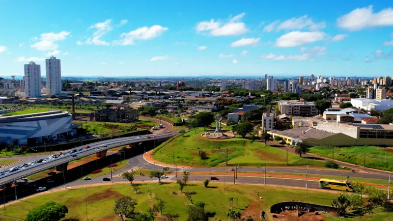 Chuva abre a semana em Londrina, mas sol e calor ganham força a partir de terça-feira