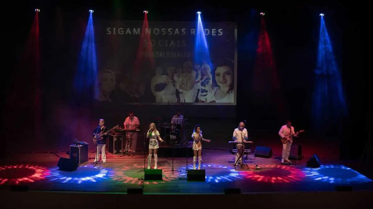 Londrina recebe espetáculo internacional em tributo a ABBA e Elvis Presley