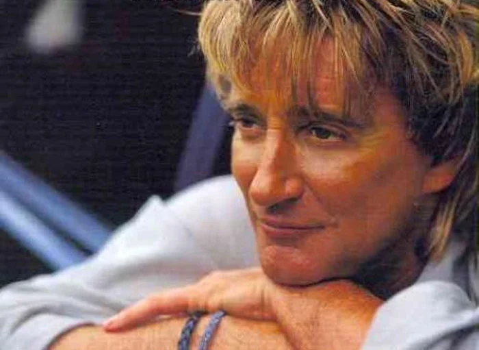 Rod Stewart faz cirurgia cardíaca de rotina e cancela datas de turnê