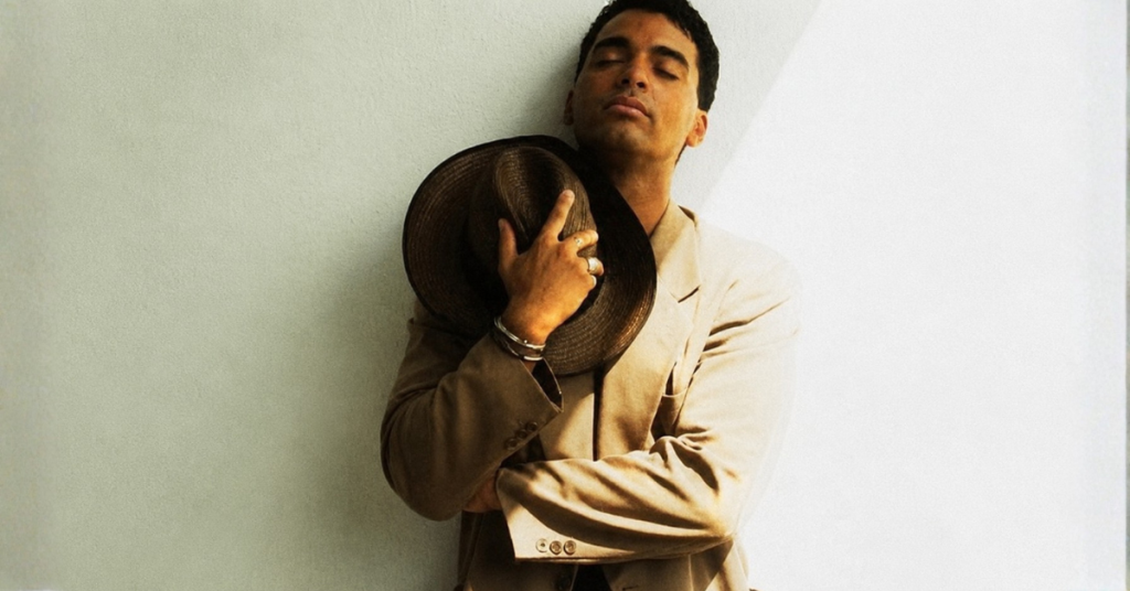 Jon Secada chega ao Brasil para turnê de quatro shows a partir desta sexta-feira (28)