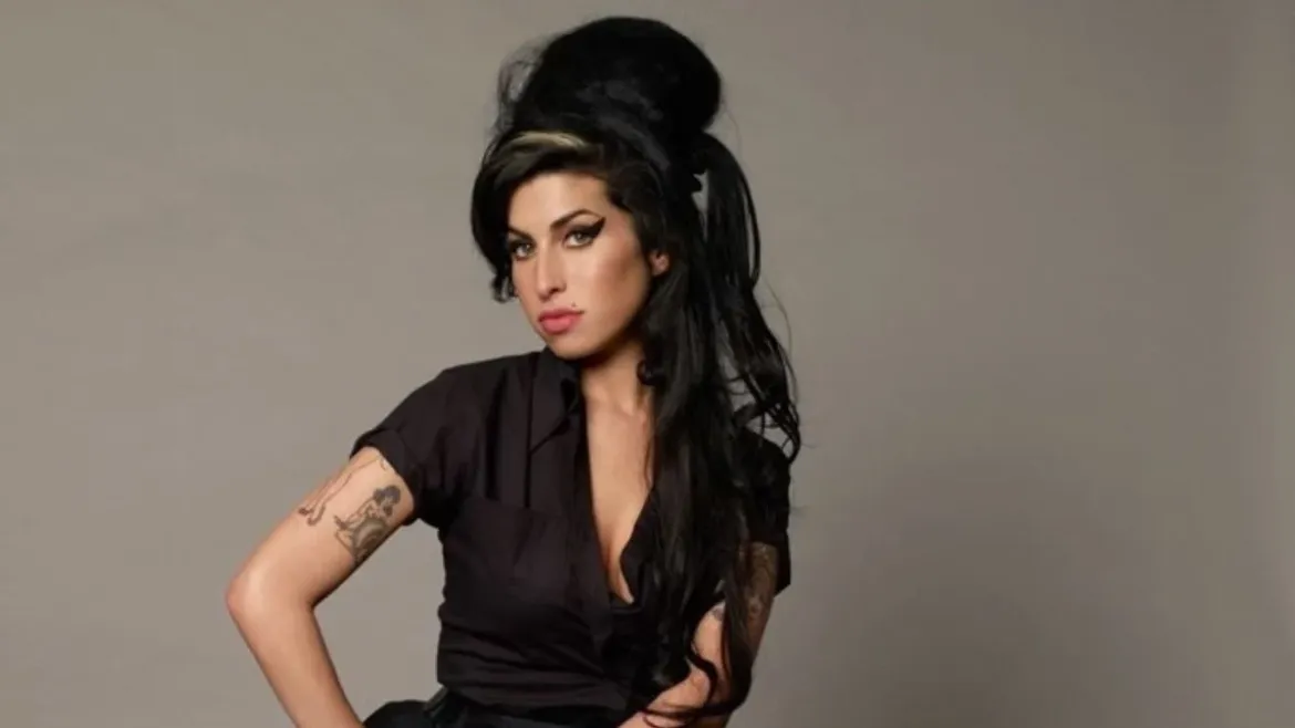 "Back to Black", de Amy Winehouse, ganha edição especial de 20 anos com faixas inéditas
