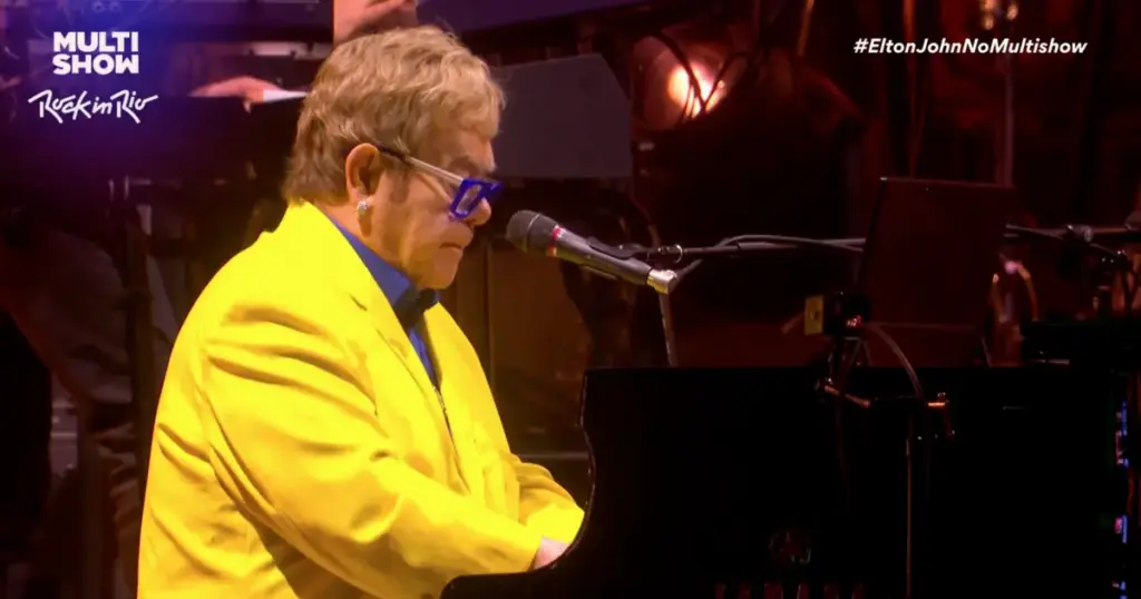 Elton John faz show estendido no Rock in Rio e compensa ausência de turnê de despedida no Brasil