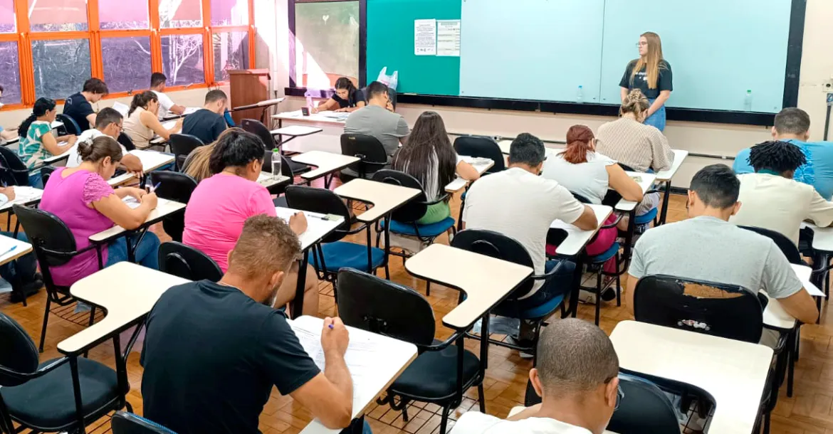 Londrina aplica provas de teste seletivo para professores temporários neste domingo (30)