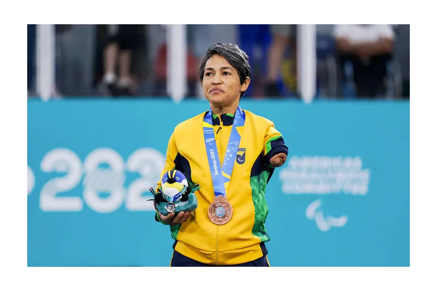 Atleta de Londrina Tecka Santos disputa Grand Prix de Parataekwondo em Paris