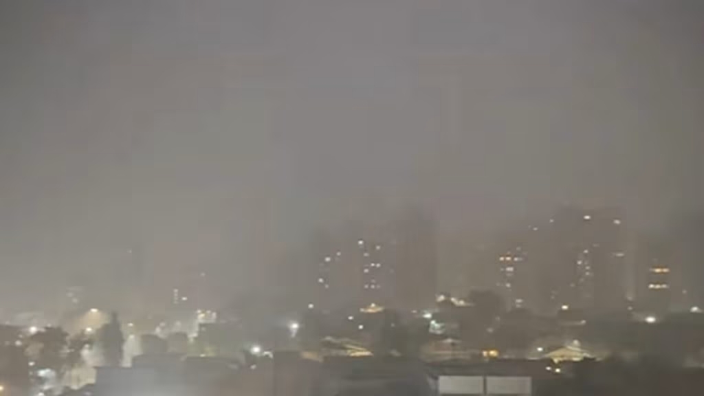 Paraná entra em alerta de tempestade e Londrina deve ter fim de semana com chuva e ventos fortes