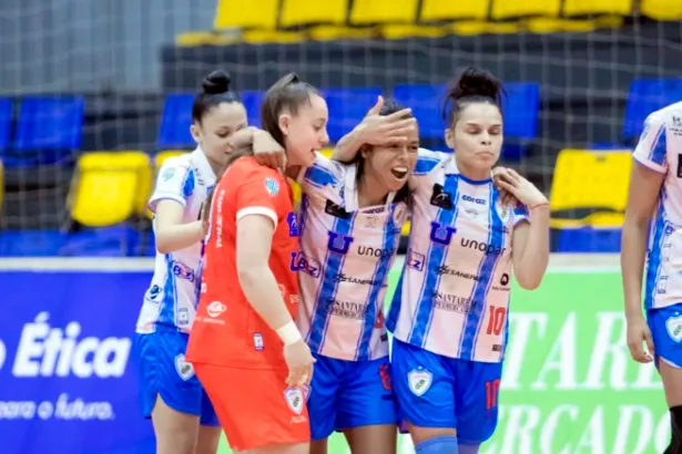 Londrina Futsal goleia Colombo por 8 a 3 e garante vaga na semifinal do Paranaense