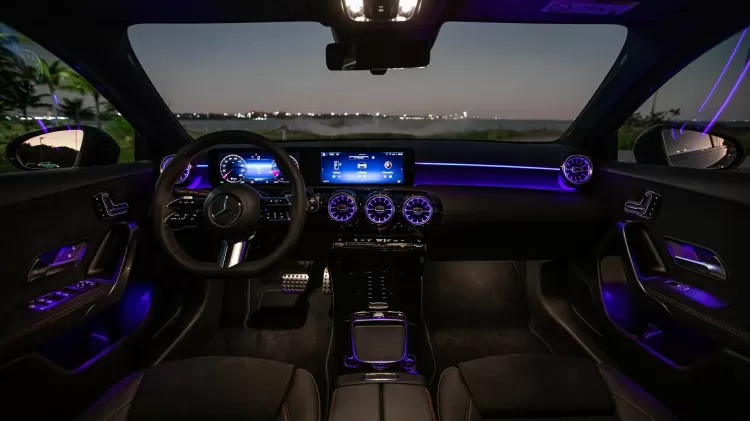 Novo Classe A é legítimo Mercedes no luxo, desempenho e até no preço