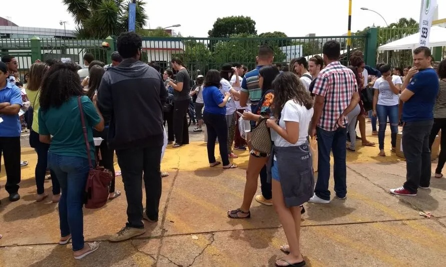 Professores contam como preparam alunos para prova de redação do Enem
