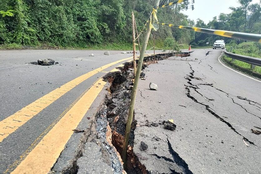 Rodovia entre Rio Branco do Sul e Cerro Azul está totalmente bloqueada