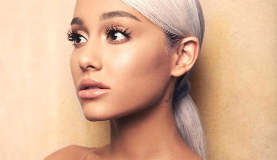 Ariana Grande divulga retorno aos estúdios de gravação