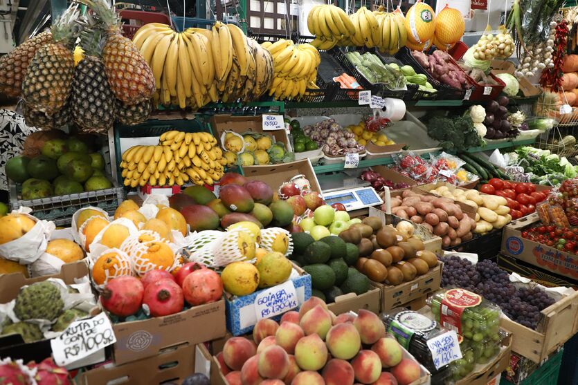 Preços de alimentos e bebidas recuaram 2,59% nos últimos 12 meses