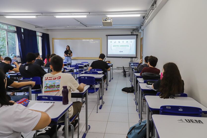 UEM anuncia PSS para 16 professores temporários de Medicina; veja