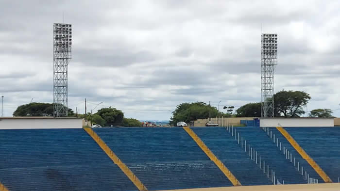 Estádio do Café vai ganhar duas novas torres de iluminação