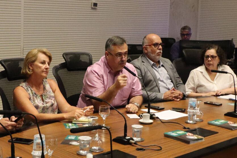 Governo reforça ações com prefeituras para combater a dengue