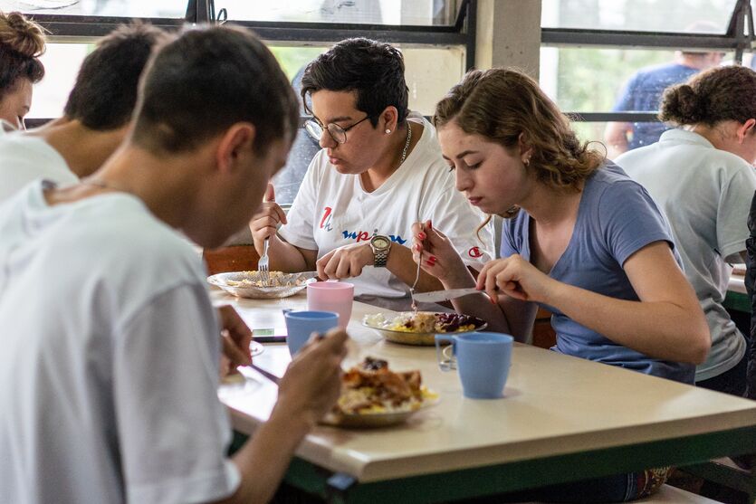 Programa escolar paranaense oferta alimentação adequada