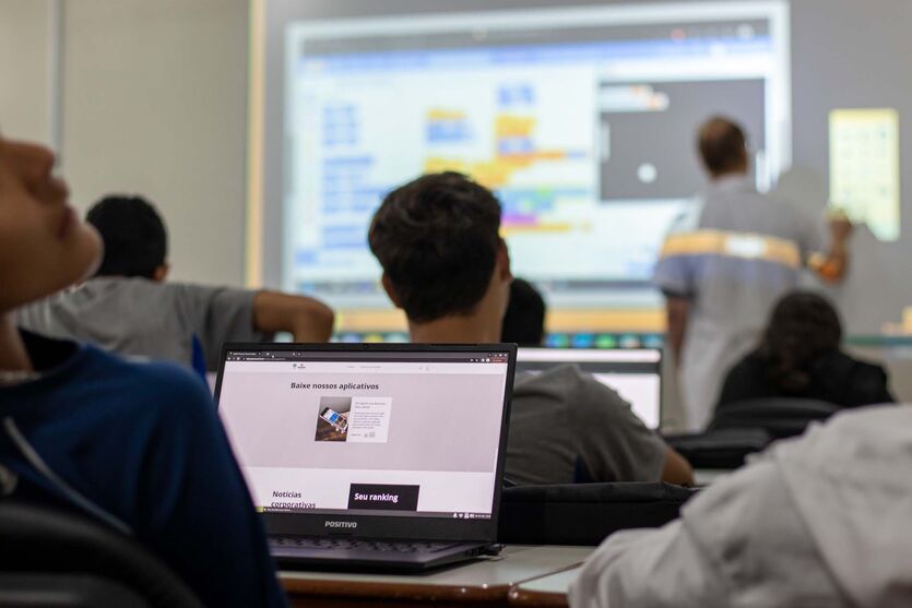 Rede estadual oferta 13 cursos técnicos em parceria com o Senai PR