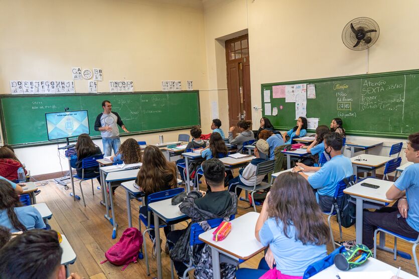 Governo autoriza convocação de mais 1.144 professores