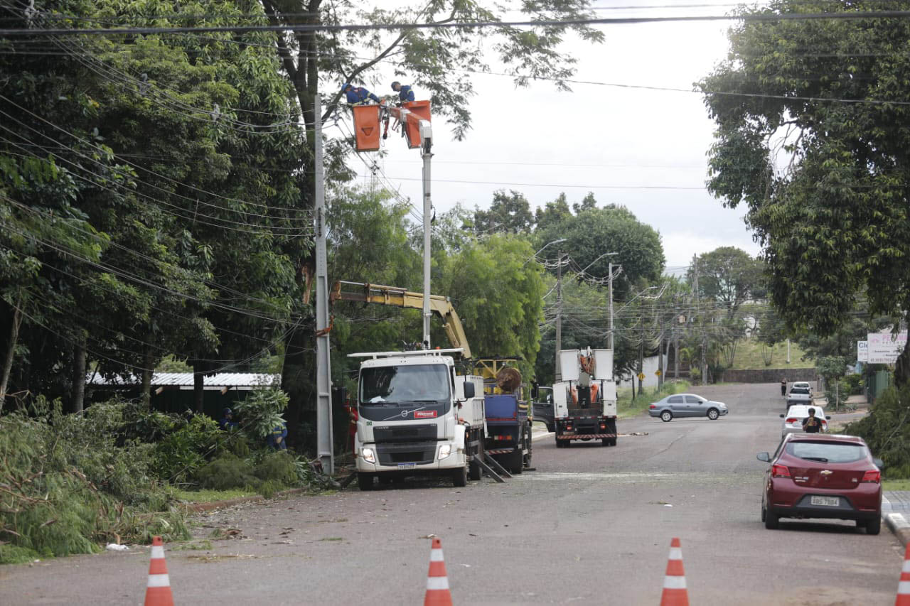 Copel restabelece energia em 95% das unidades afetadas pelo temporal