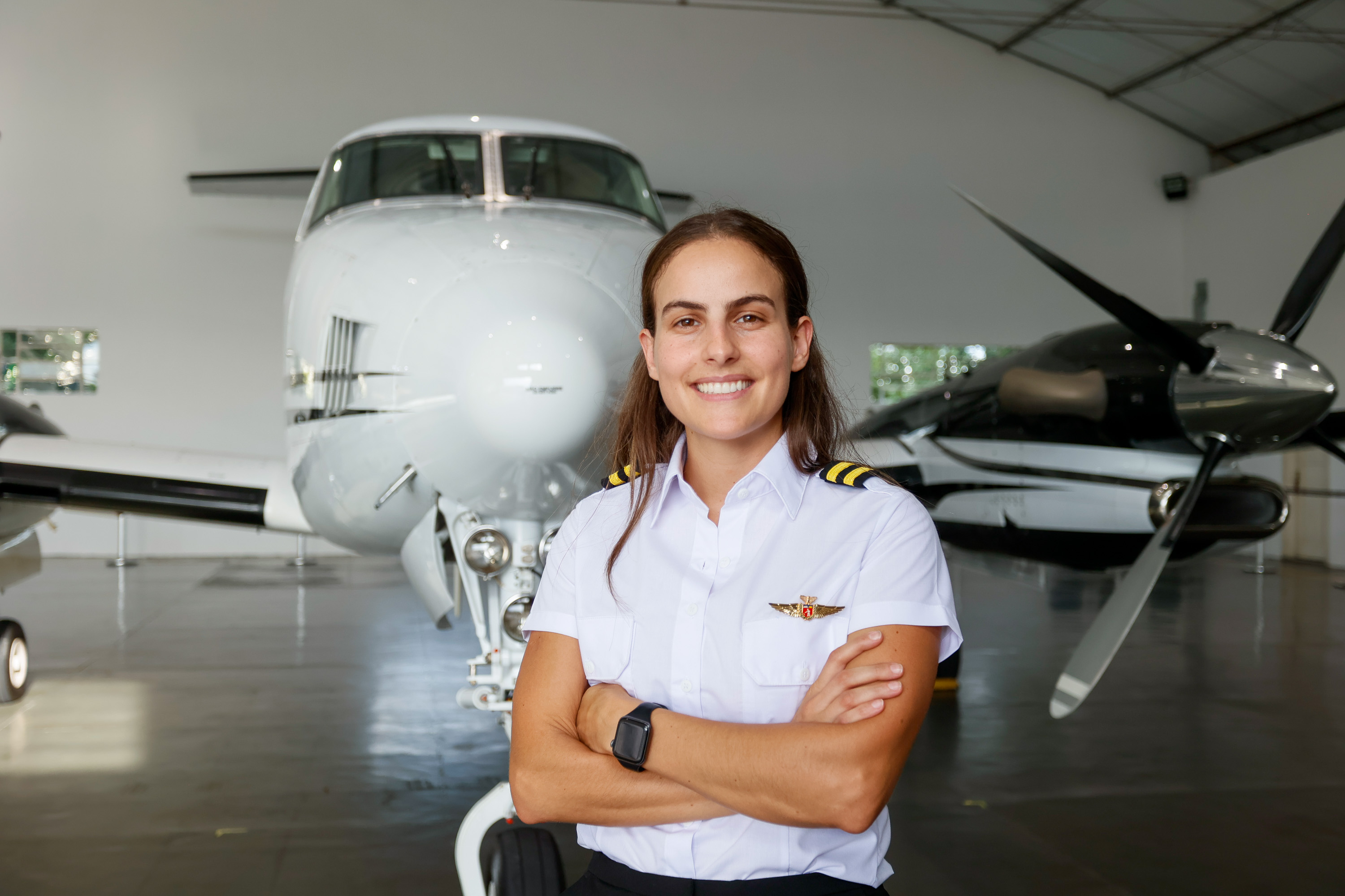 Primeira copiloto mulher da PM do PR tem licença para pilotar aviões