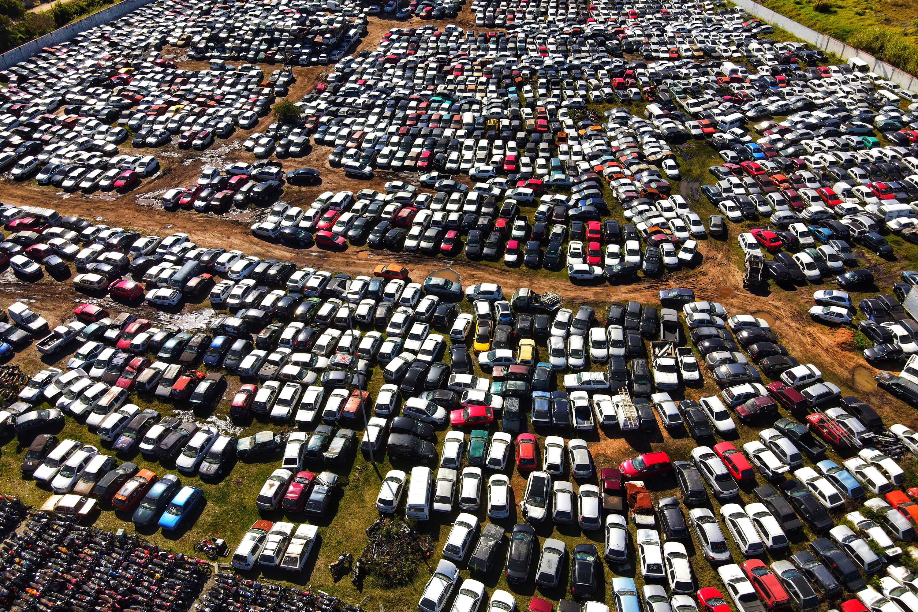 Leilões de veículos em Curitiba, Londrina e Maringá rendem R$ 1,9 mi