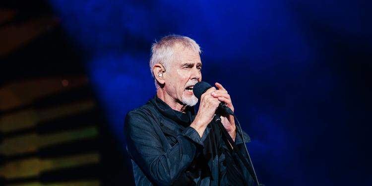 Ritchie celebra 40 anos de "Menina Veneno" com novo show