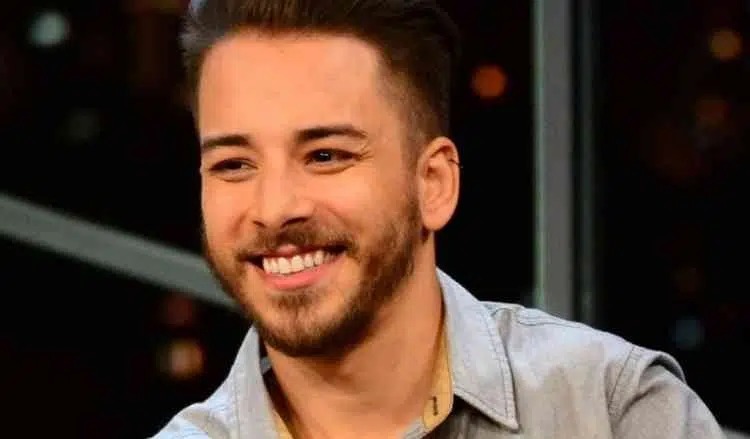 Em carreira solo, Junior faz seu primeiro show com coreografia