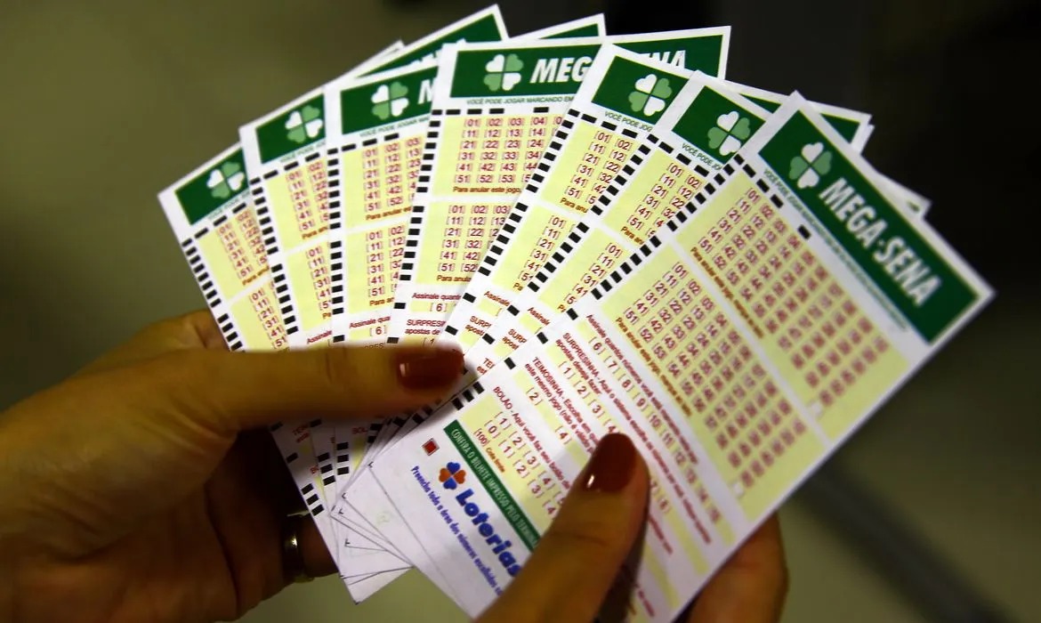 Mega-Sena vai sortear prêmio de R$ 100 milhões na próxima quinta (27)