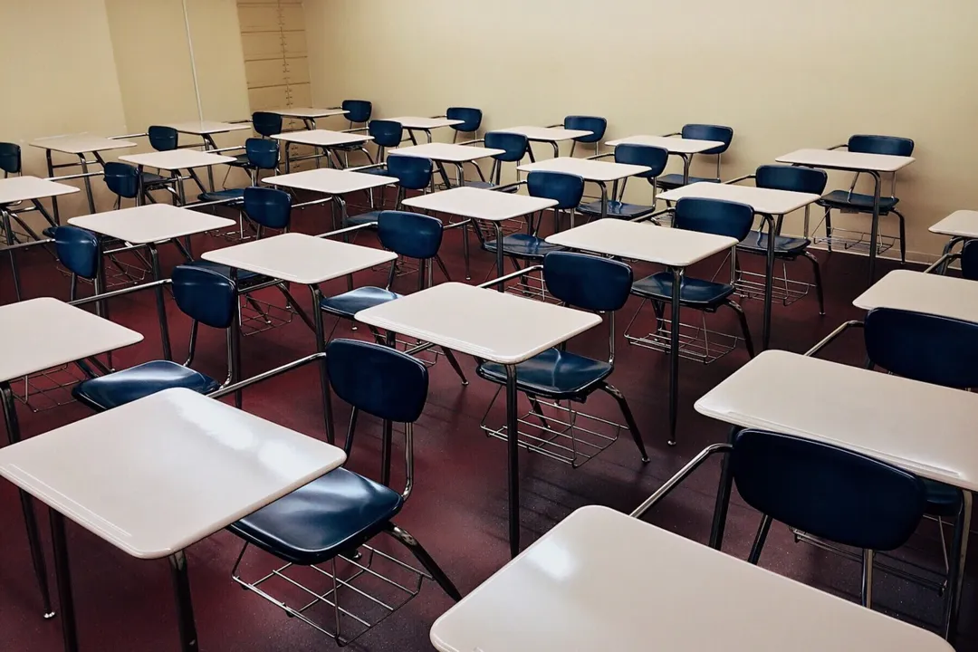 MEC lança programa de apoio a escolas públicas com aulas noturnas