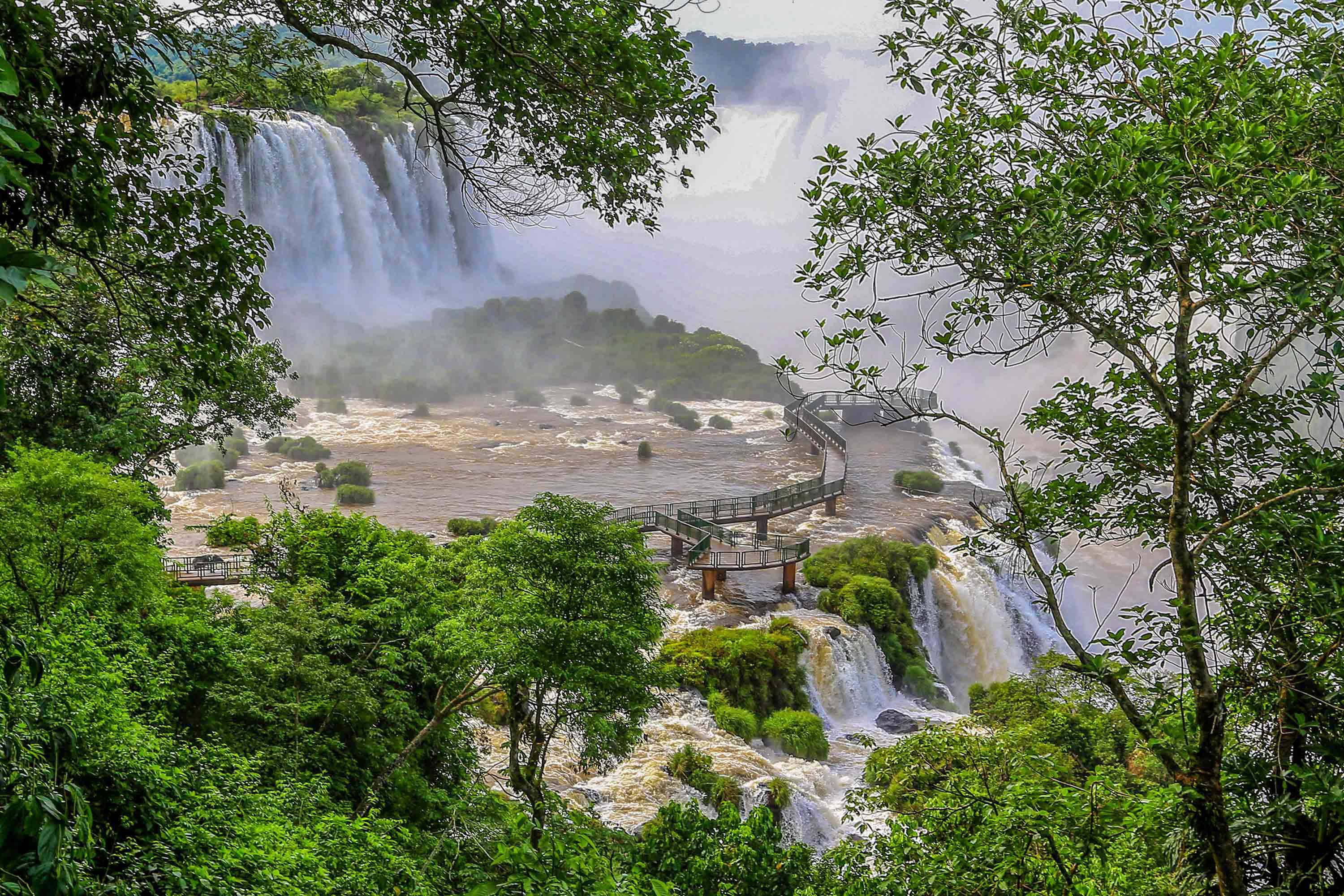 Paraná tem 2º maior crescimento do País e turismo é destaque