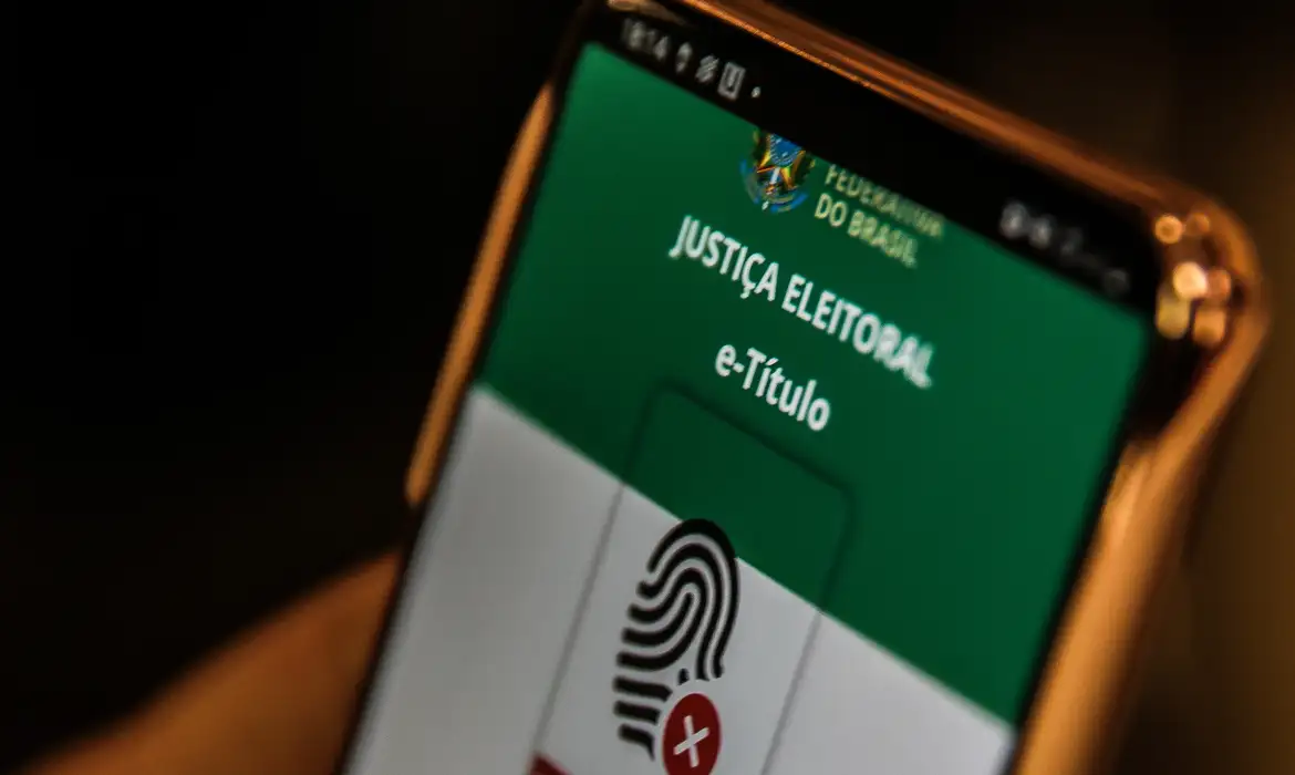 Com menos de 30 dias do 1º turno, eleitores devem atualizar e-Título