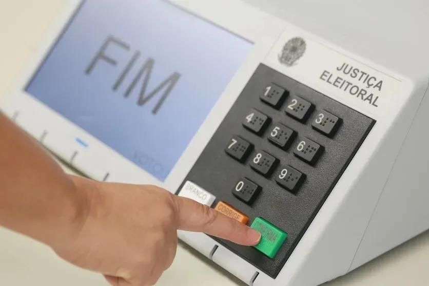 Em 27 de outubro, 103 municípios podem ter 2º turno