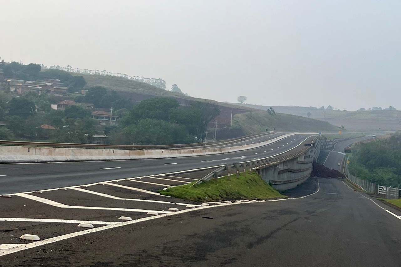 PR-445 está interditada em Irerê após danos causados pela chuva